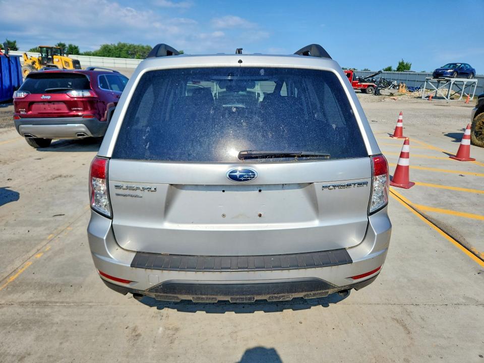 2010 Subaru Forester VIN JF2SH6CCXAH720551 COPART salvage auction — MINOR DENT/SCRATCHES, Mt - Certificate Of Title, sold $375 on 2026-07-23 (photo 6)