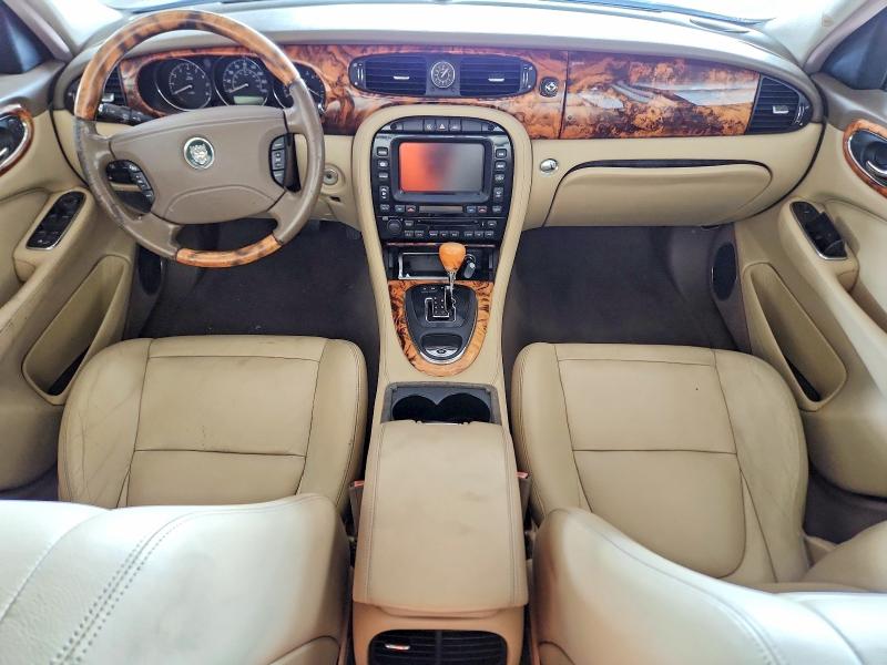 2006 Jaguar Xj series VIN SAJWA79B66SH07514 COPART salvage auction — MINOR DENT/SCRATCHES, Az - Certificate Of Title, sold $500 on 2026-07-06 (photo 8)