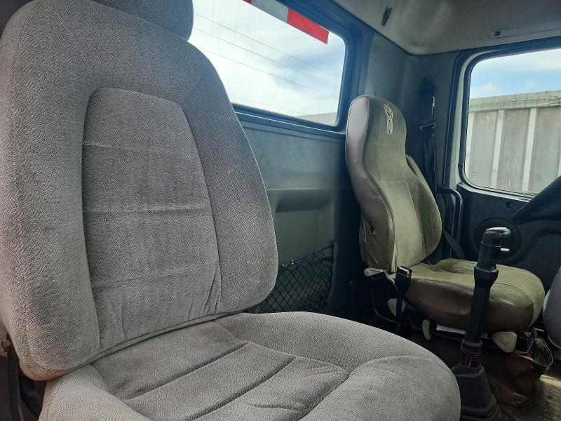 2000 Volvo Vnl VIN 4V4ND2GF8YN796550 COPART salvage auction — MINOR DENT/SCRATCHES, Fl - Certificate Of Title (P), sold $1,800 on 2026-07-23 (photo 6)