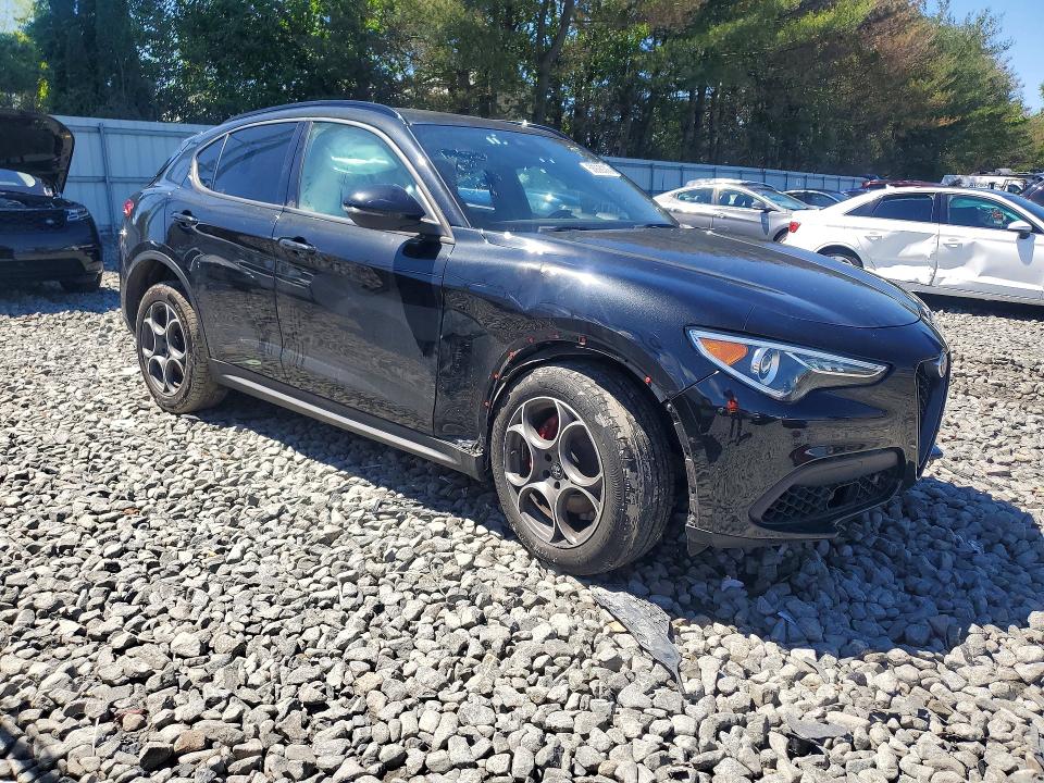 2022 Alfa romeo VIN ZASPAKAN9N7D30629 COPART salvage auction — SIDE, Wv - Certificate Of Title, sold $4,800 on 2026-07-27 (photo 4)