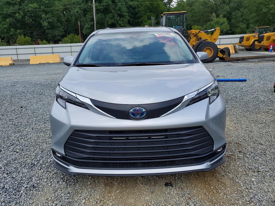 2025 Toyota Sienna VIN 5TDYRKEC7SS268941 COPART salvage auction — SIDE, Nc - Salvage Certificate Of Title, sold $26,000 on 2026-07-16 (photo 5)