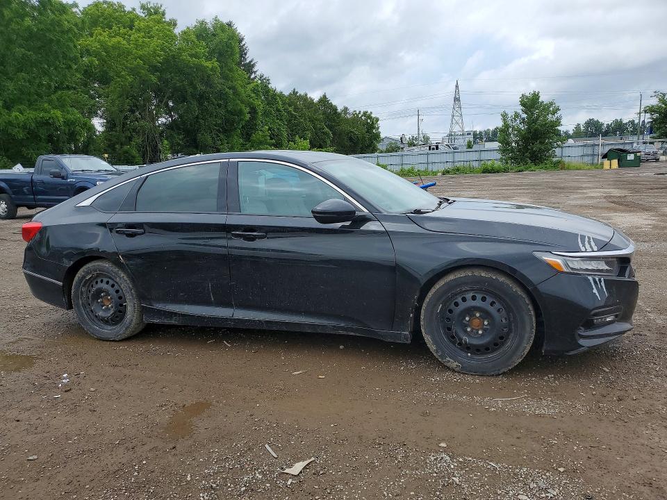 2018 Honda VIN 1HGCV1F9XJA802109 COPART salvage auction — VANDALISM, On - Permit No Brand - Unfit, sold $4,600 on 2026-07-29 (photo 4)