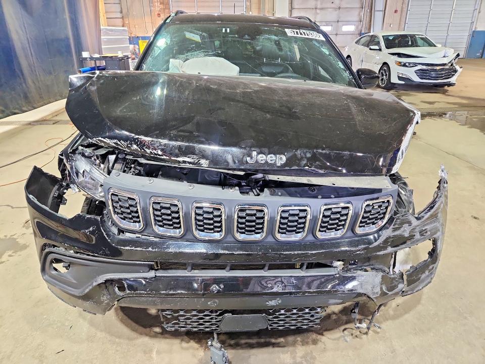 2025 Jeep Compass VIN 3C4NJDBN0ST597532 COPART salvage auction — FRONT END, FL - CERTIFICATE OF DESTRUCTION, sold $1,350 on 2026-08-10 (photo 5)