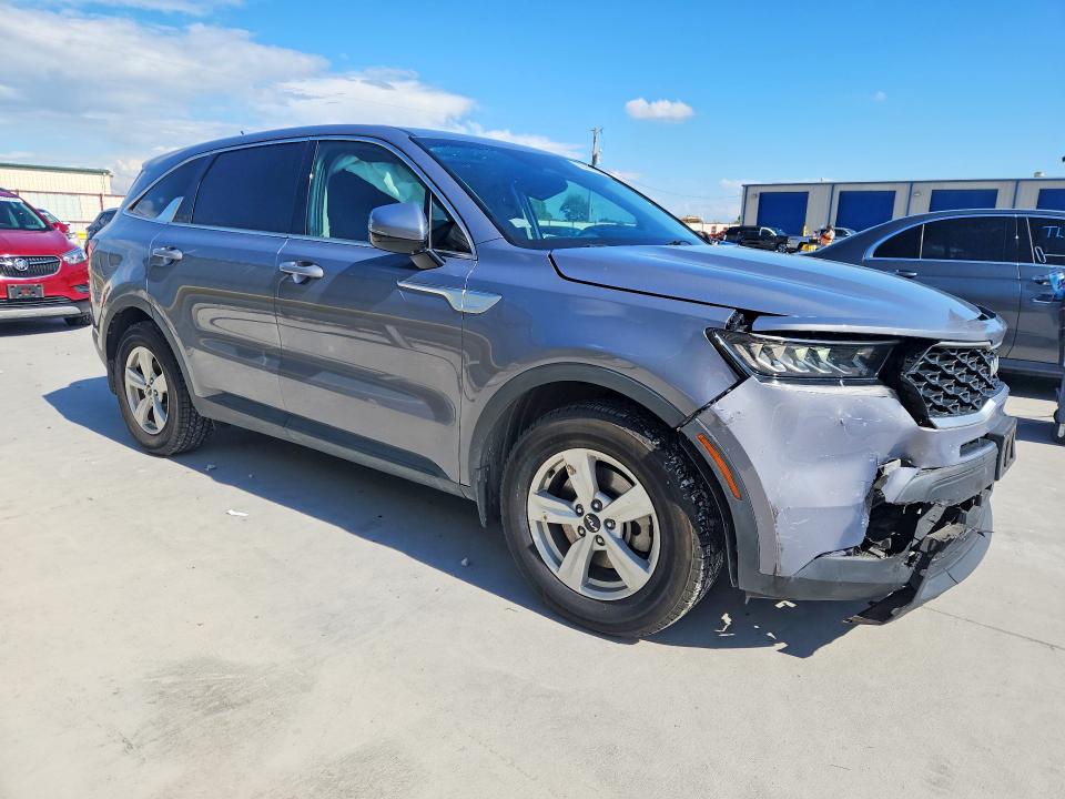 2022 Kia Sorento VIN 5XYRG4LC8NG130917 COPART salvage auction — FRONT END, TX - SALVAGE VEHICLE TITLE, sold $8,100 on 2026-08-21 (photo 4)