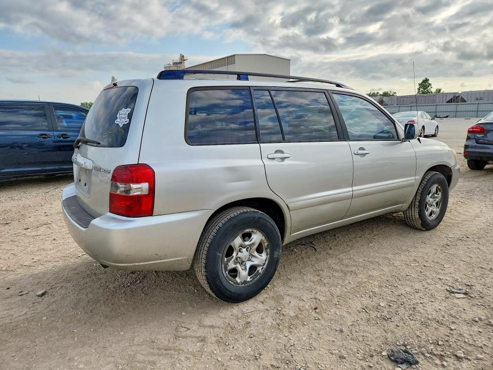 2004 Toyota Highlander VIN JTEDD21A240085854 COPART salvage auction — NORMAL WEAR, MO - DEALER ONLY CLEAN TITLE, sold $1,400 on 2026-07-14 (photo 3)