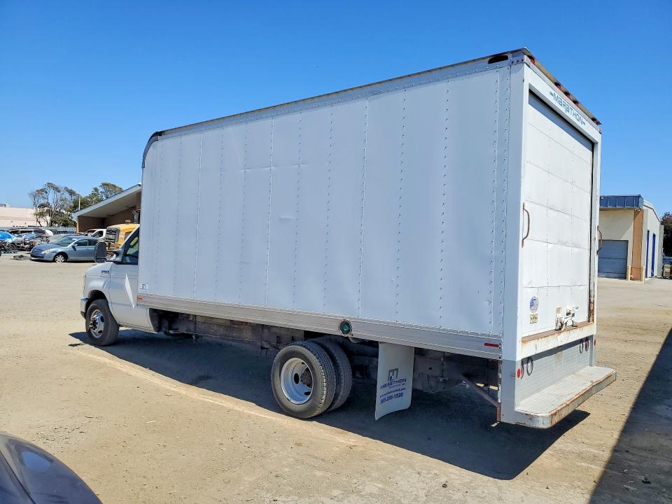 2010 Ford Econoline VIN 1FDWE4FP4ADA01889 COPART salvage auction — MINOR DENT/SCRATCHES, Ca - Dis/Dlr/Exp Only Clean Title, sold $2,300 on 2026-07-30 (photo 2)