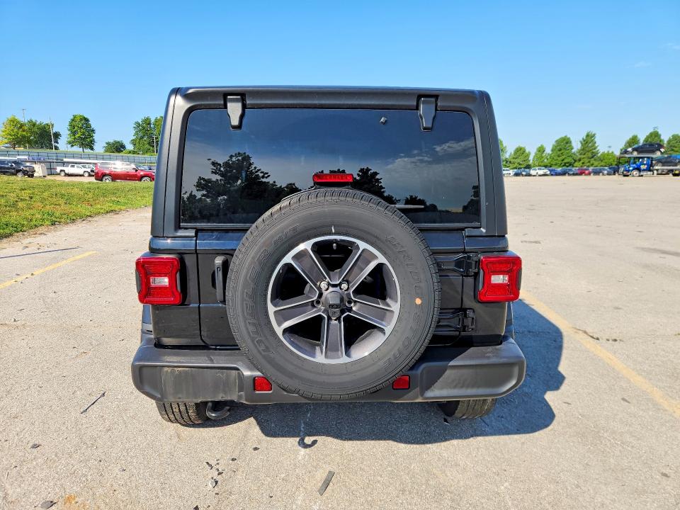 2023 Jeep Wrangler / VIN 1C4HJXEG2PW650454 COPART salvage auction — MINOR DENT/SCRATCHES, Mo - Certificate Of Title, sold $21,250 on 2026-07-02 (photo 6)