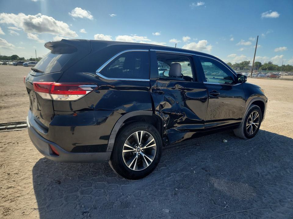 2017 Toyota Highlander VIN 5TDZARFH1HS025083 COPART salvage auction — SIDE, Fl - Cert Of Title Slvg Rebuildable, sold $10,100 on 2026-07-09 (photo 3)