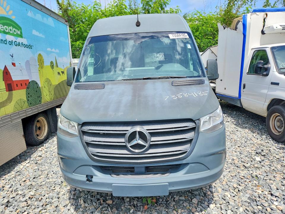 2019 Mercedes-benz VIN WD4PF1CD6KT011786 COPART salvage auction — MINOR DENT/SCRATCHES, FL - CERTIFICATE OF TITLE, sold $6,000 on 2026-07-22 (photo 5)