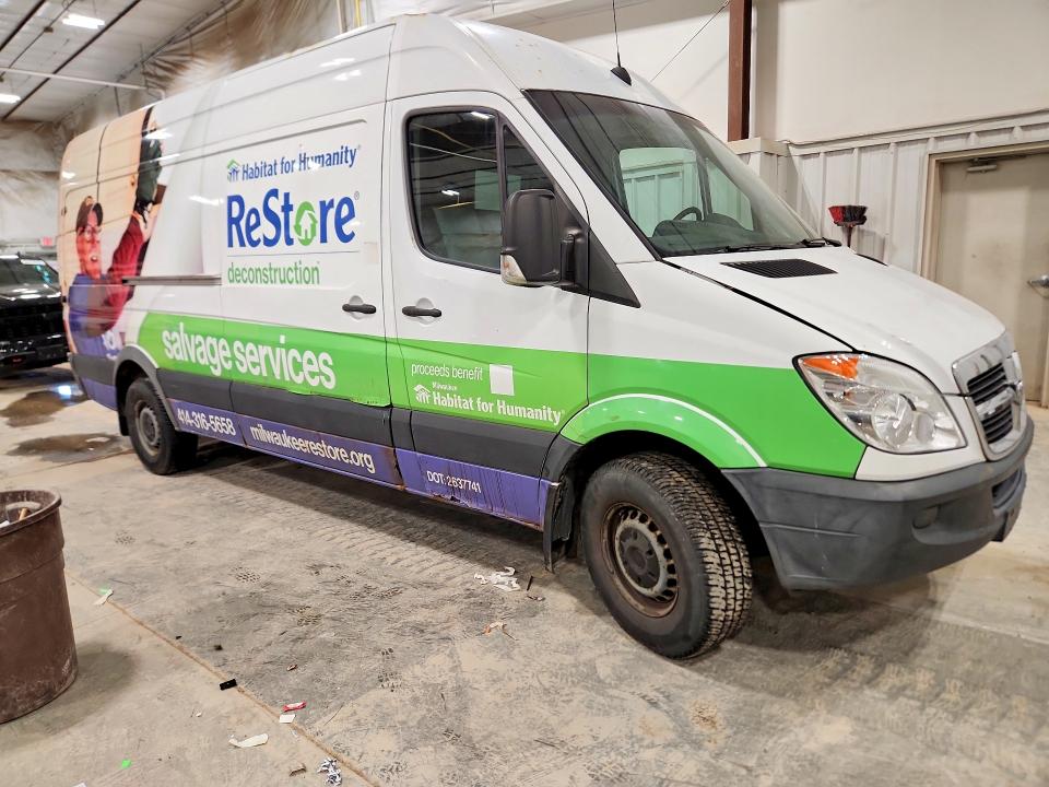 2008 Dodge Sprinter VIN WD0PE845185242368 COPART salvage auction — BURN, Wi - Certificate Of Title, sold $500 on 2026-07-08 (photo 4)