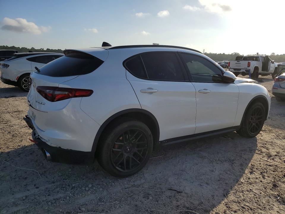2018 Alfa romeo Stelvio VIN ZASFAKNN7J7B85784 COPART salvage auction — FRONT END, Tx - Salvage Vehicle Title, sold $1,200 on 2026-07-17 (photo 3)