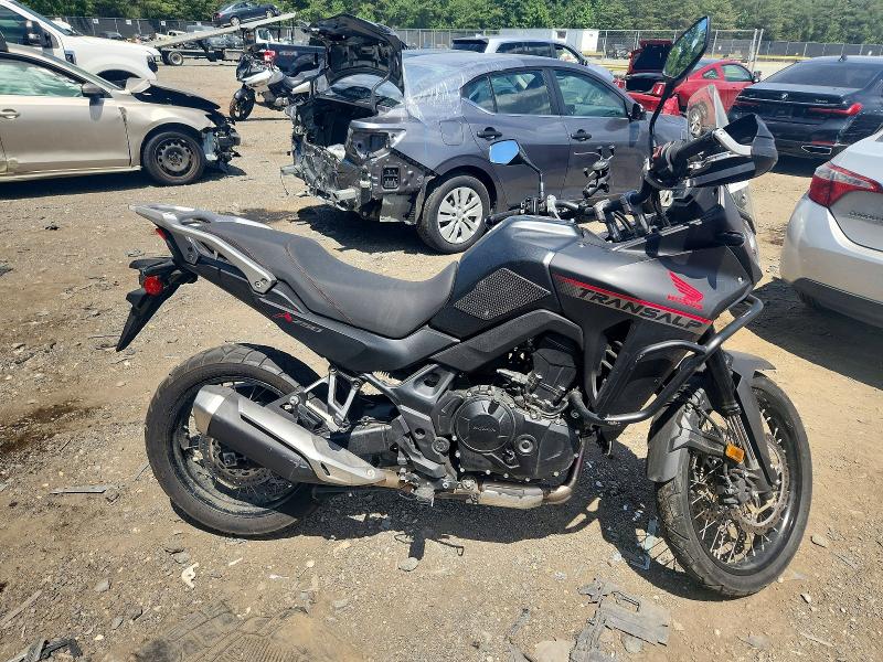 2024 Honda VIN JH2RD1619RK102259 COPART salvage auction — VANDALISM, AZ - CERT OF TITLE - SALVAGE, sold $2,850 on 2026-07-23 (photo 1)