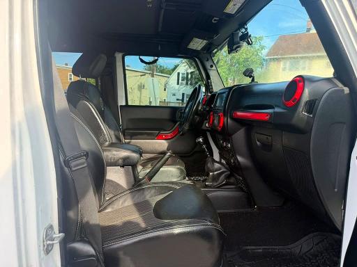 2014 Jeep Wrangler / VIN 1C4BJWDG7EL203909 COPART salvage auction — MINOR DENT/SCRATCHES, In - Certificate Of Title (P), sold $10,700 on 2026-07-29 (photo 6)