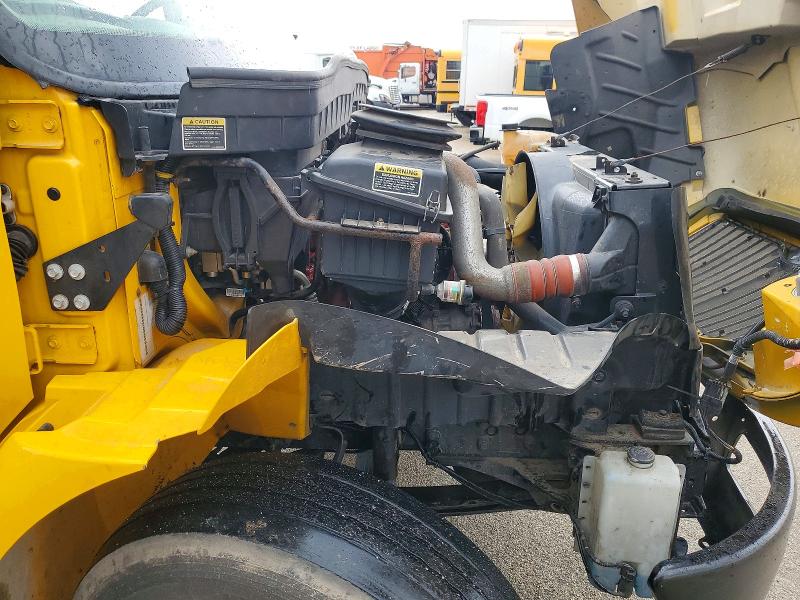 2018 International 4000 series VIN 1HTMMMML0JH207365 COPART salvage auction — NORMAL WEAR, IL - CERTIFICATE OF TITLE, sold $8,900 on 2026-07-08 (photo 9)