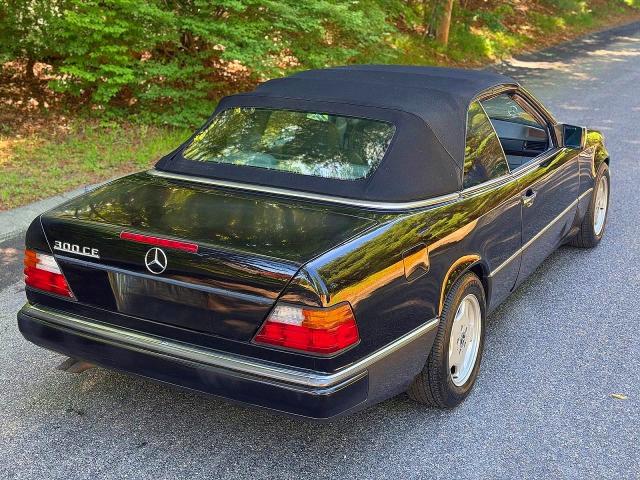 1993 Mercedes-benz 300 VIN WDBEA66E7PB922559 COPART salvage auction — NORMAL WEAR, FL - CERTIFICATE OF TITLE (P), sold $8,700 on 2026-07-20 (photo 4)