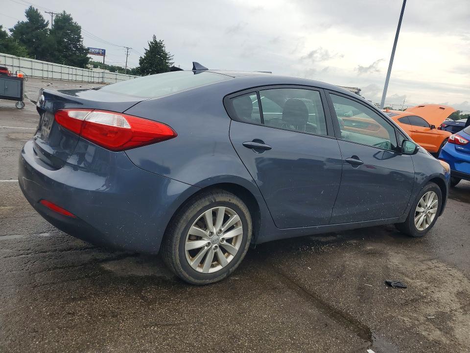 2014 Kia Forte VIN KNAFX4A67E5225667 COPART salvage auction — MINOR DENT/SCRATCHES, Mt - Certificate Of Title, sold $975 on 2026-07-10 (photo 3)