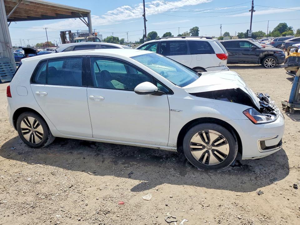 2016 Volkswagen Golf VIN WVWKP7AU2GW915390 COPART salvage auction — FRONT END, Ca - Dis/Dlr/Exp Only Clean Title, sold $900 on 2026-07-08 (photo 4)