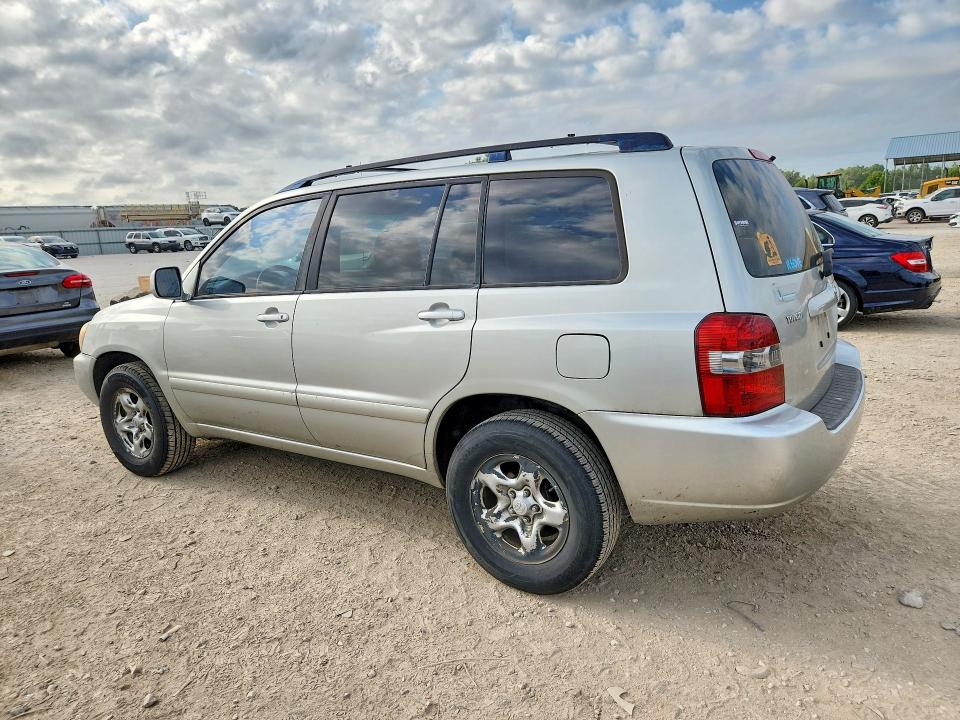 2004 Toyota Highlander VIN JTEDD21A240085854 COPART salvage auction — NORMAL WEAR, MO - DEALER ONLY CLEAN TITLE, sold $1,400 on 2026-07-14 (photo 2)