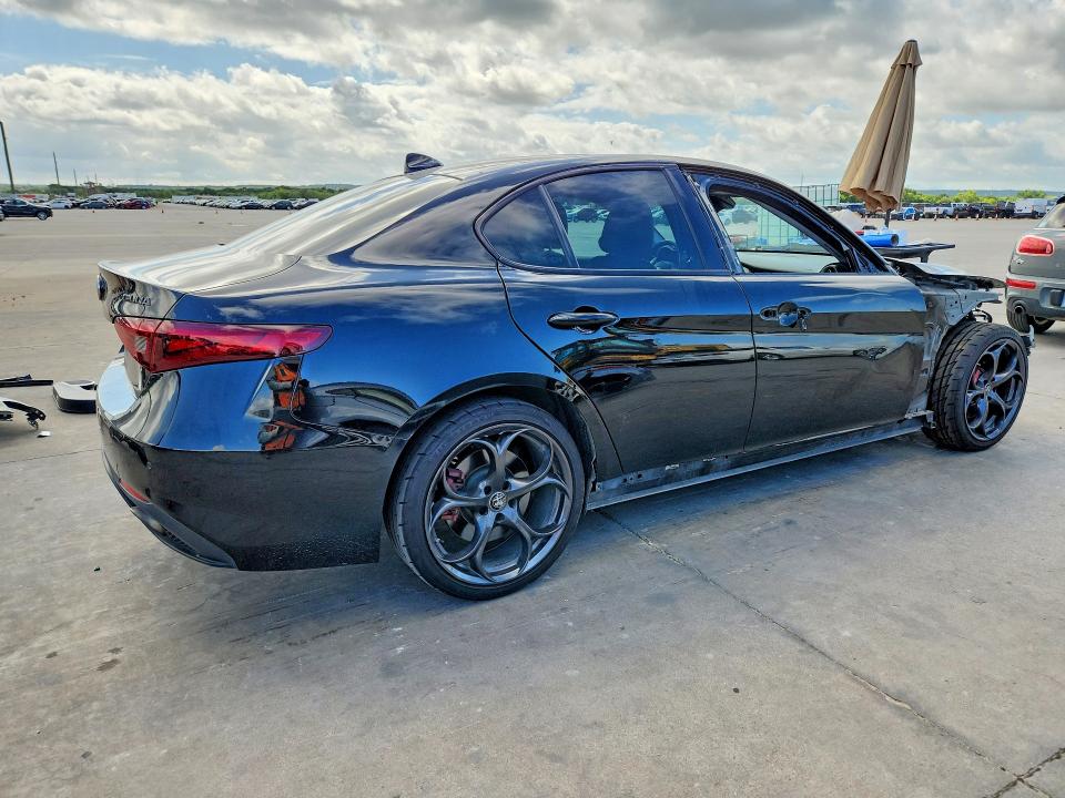 2018 Alfa romeo Giulia VIN ZARFAEEN0J7597447 COPART salvage auction — FRONT END, Tx - Salvage Vehicle Title, sold $5,100 on 2026-08-20 (photo 3)