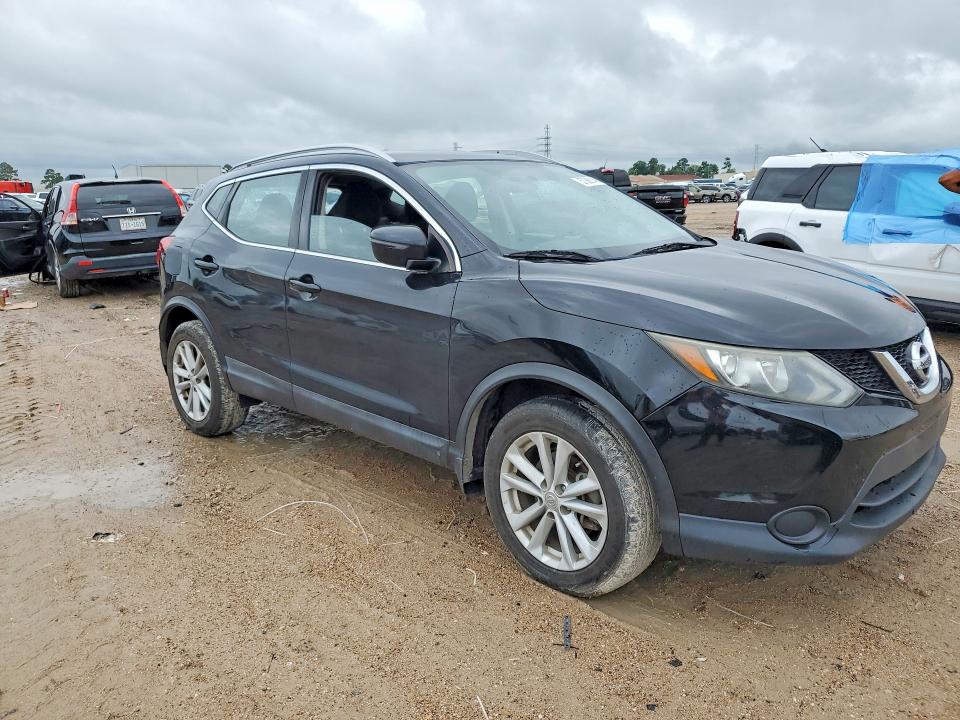 2017 Nissan Rogue VIN JN1BJ1CP7HW021461 COPART salvage auction — MINOR DENT/SCRATCHES, Tx - Certificate Of Title, sold $975 on 2026-07-10 (photo 4)