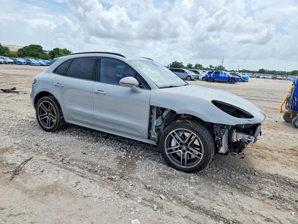 2020 Porsche Macan VIN WP1AF2A52LLB60455 COPART salvage auction — FRONT END, Fl - Cert Of Title Slvg Rebuildable, sold $20,200 on 2026-08-06 (photo 4)