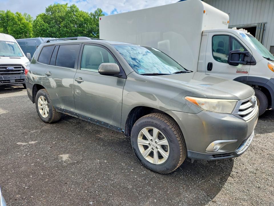 2011 Toyota Highlander VIN 5TDBK3EH0BS053249 COPART salvage auction — MINOR DENT/SCRATCHES, Ma - Certificate Of Title (P), sold $4,900 on 2026-07-16 (photo 4)