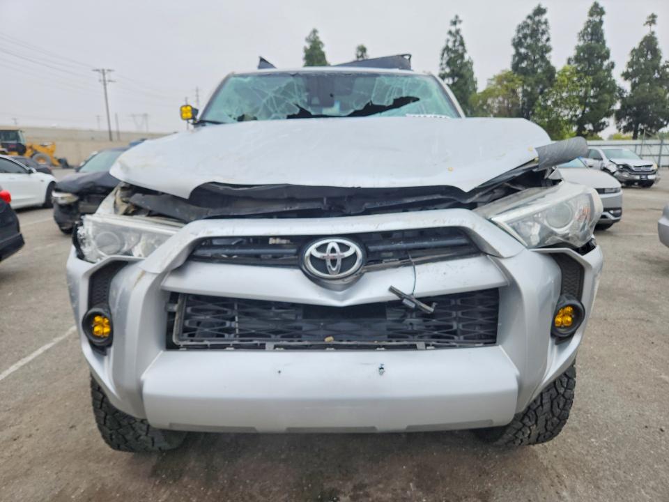 2020 Toyota VIN JTEZU5JR2L5217204 COPART salvage auction — ROLLOVER, CA - SALVAGE CERTIFICATE, sold $5,900 on 2026-07-30 (photo 5)