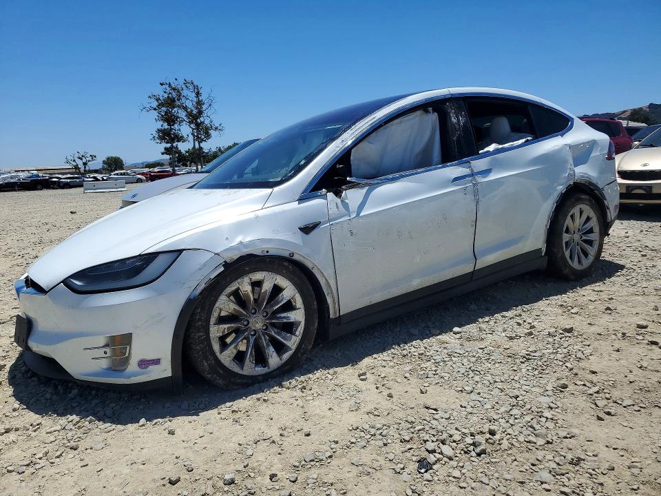 2018 Tesla Model x VIN 5YJXCBE28JF101270 — COPART salvage auction photo
