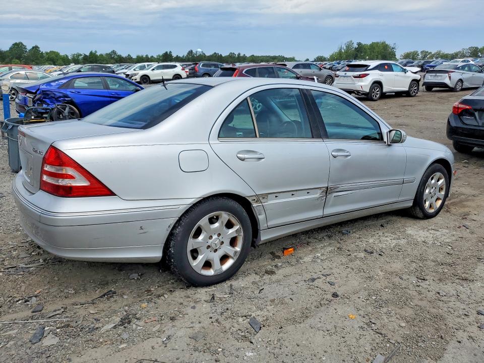 2005 Mercedes-benz C-klasse VIN WDBRF81J05F598377 COPART salvage auction — SIDE, VA - CERT OF TITLE - SALVAGE, sold $525 on 2026-07-08 (photo 3)