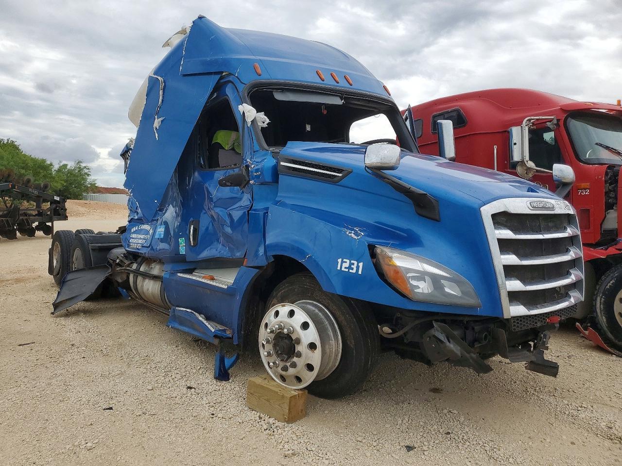 2020 Freightliner Cascadia 126 VIN 3AKJHHDR3LSLR1231 COPART salvage auction — Rollover, TX - SALVAGE VEHICLE TITLE, sold $6,400 on 2026-07-09 (photo 1)
