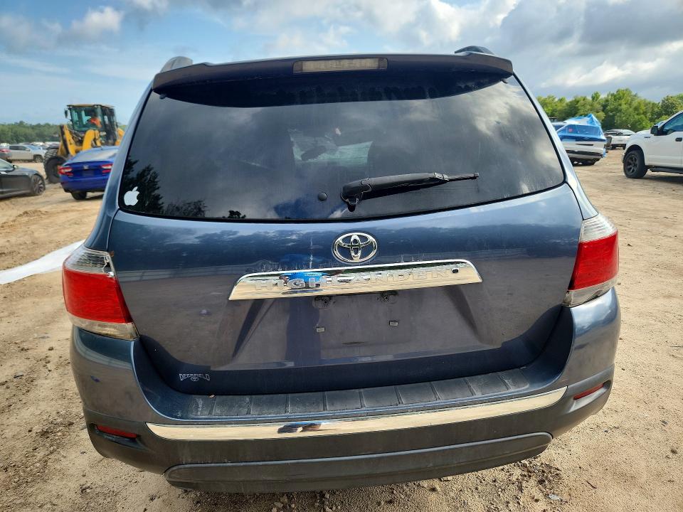 2013 Toyota VIN 5TDYK3EH1DS104531 COPART salvage auction — ROLLOVER, Fl - Certificate Of Title, sold $1,550 on 2026-07-06 (photo 6)