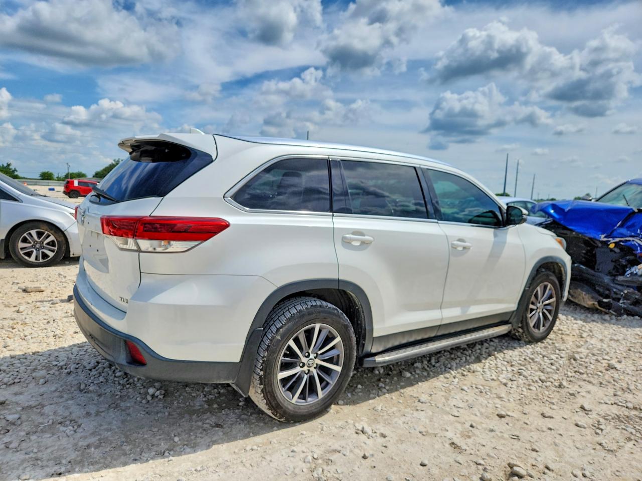 2019 Toyota Highlander VIN 5TDKZRFH5KS555851 COPART salvage auction — Front End, TX - CERTIFICATE OF TITLE, sold $13,100 on 2026-07-08 (photo 3)