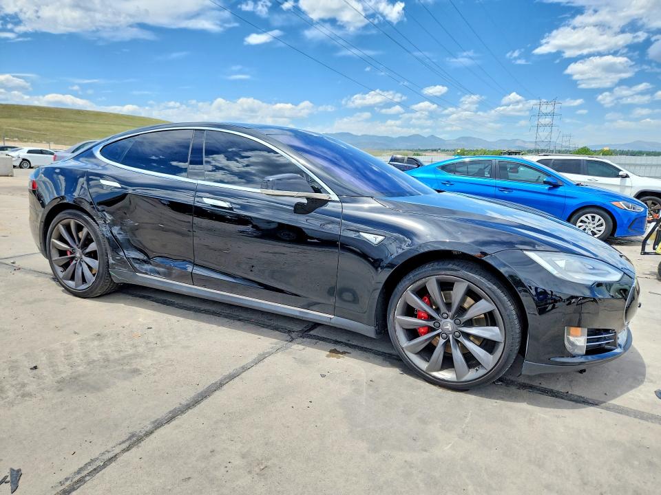 2014 Tesla Model s VIN 5YJSA1H27EFP68178 COPART salvage auction — SIDE, Co - Public - Salvage Title, sold $4,600 on 2026-07-27 (photo 4)