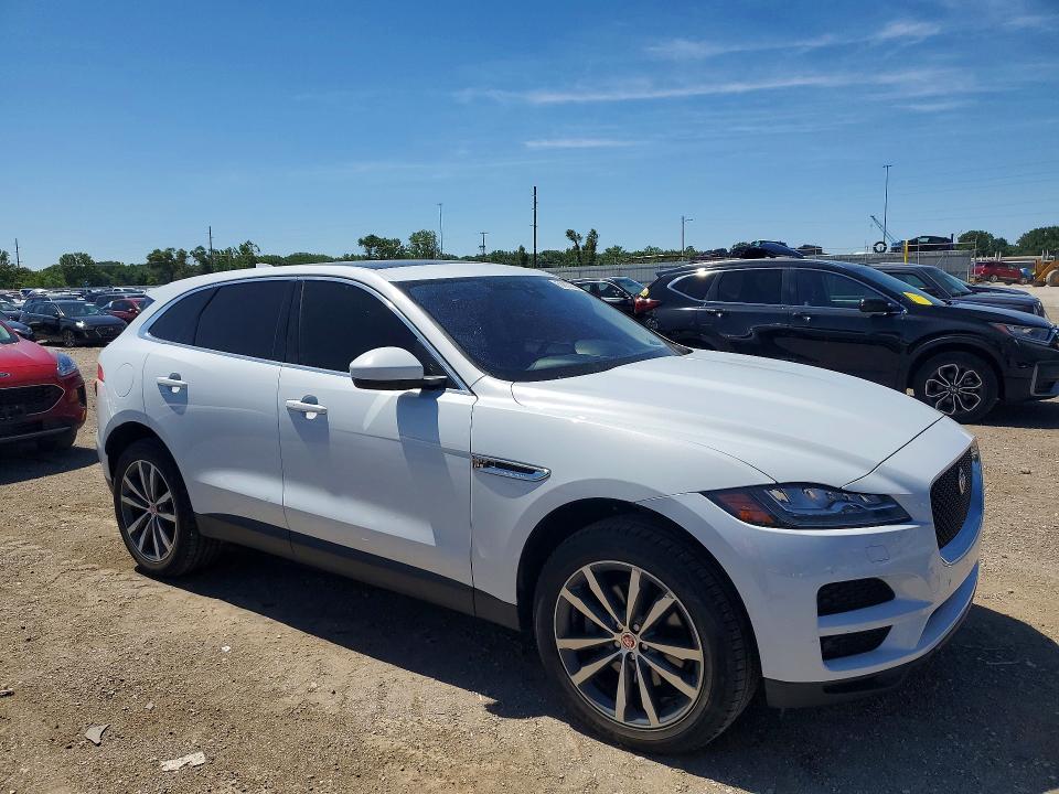 2017 Jaguar F-pace VIN SADCK2BV2HA898977 COPART salvage auction — HAIL, Ia - Salvage W/Salvage History, sold $3,550 on 2026-07-24 (photo 4)