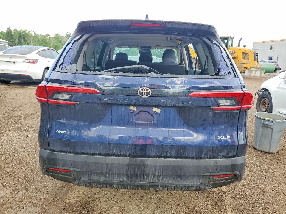 2024 Toyota Highlander VIN 5TDAAAB50RS025071 COPART salvage auction — VANDALISM, ON - PERMIT NO BRAND - UNFIT, sold $12,200 on 2026-07-09 (photo 6)