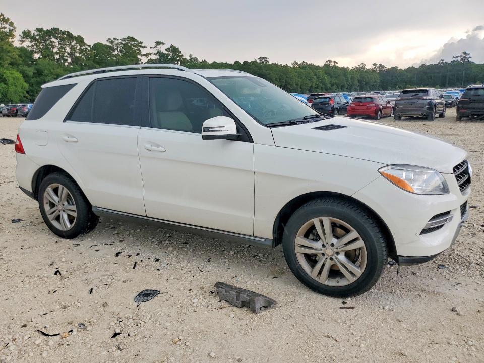2015 Mercedes-benz VIN 4JGDA5HBXFA456927 COPART salvage auction — WATER/FLOOD, Tx - Salvage Title-Flood Damage, sold $3,300 on 2026-07-10 (photo 4)