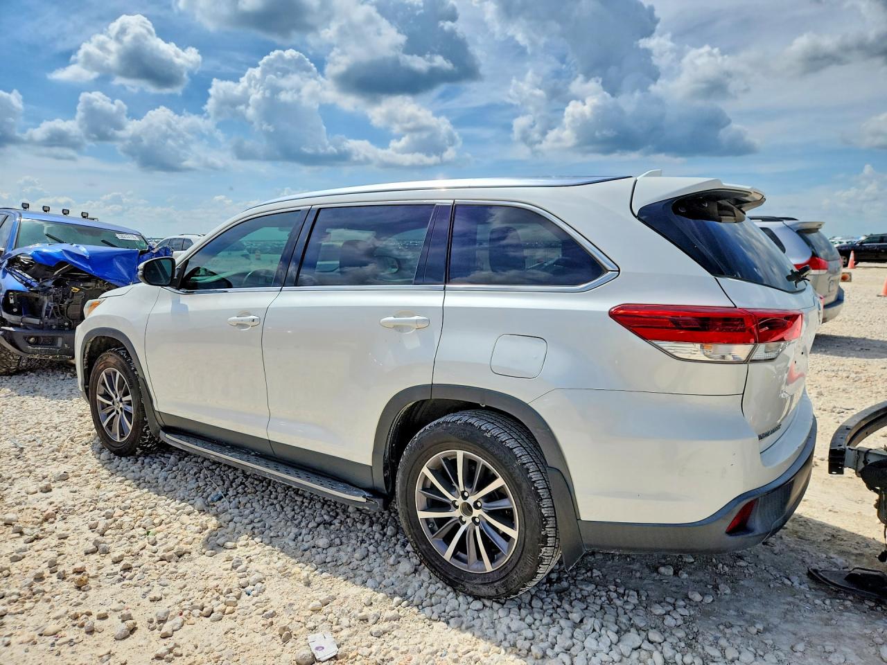2019 Toyota Highlander VIN 5TDKZRFH5KS555851 COPART salvage auction — Front End, TX - CERTIFICATE OF TITLE, sold $13,100 on 2026-07-08 (photo 2)