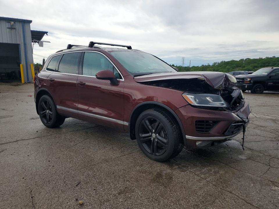 2017 Volkswagen Touareg VIN WVGRF7BP9HD000748 COPART salvage auction — FRONT END, Il - Salvage Certificate, sold $2,300 on 2026-08-05 (photo 4)