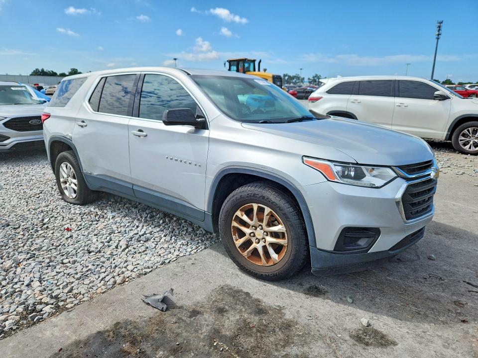 2018 Chevrolet Traverse VIN 1GNERFKW6JJ102907 COPART salvage auction — SIDE, Fl - Certificate Of Title, sold $1,900 on 2026-07-02 (photo 4)