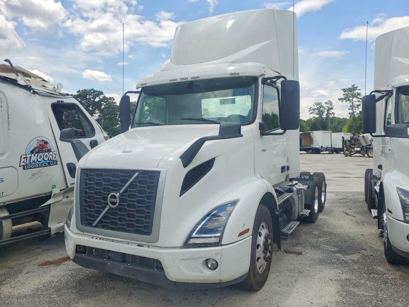 2021 Volvo Vnr VIN 4V4WC9EH2MN277069 COPART salvage auction — NORMAL WEAR, NC - CERTIFICATE OF TITLE, sold $12,700 on 2026-07-11 (photo 2)