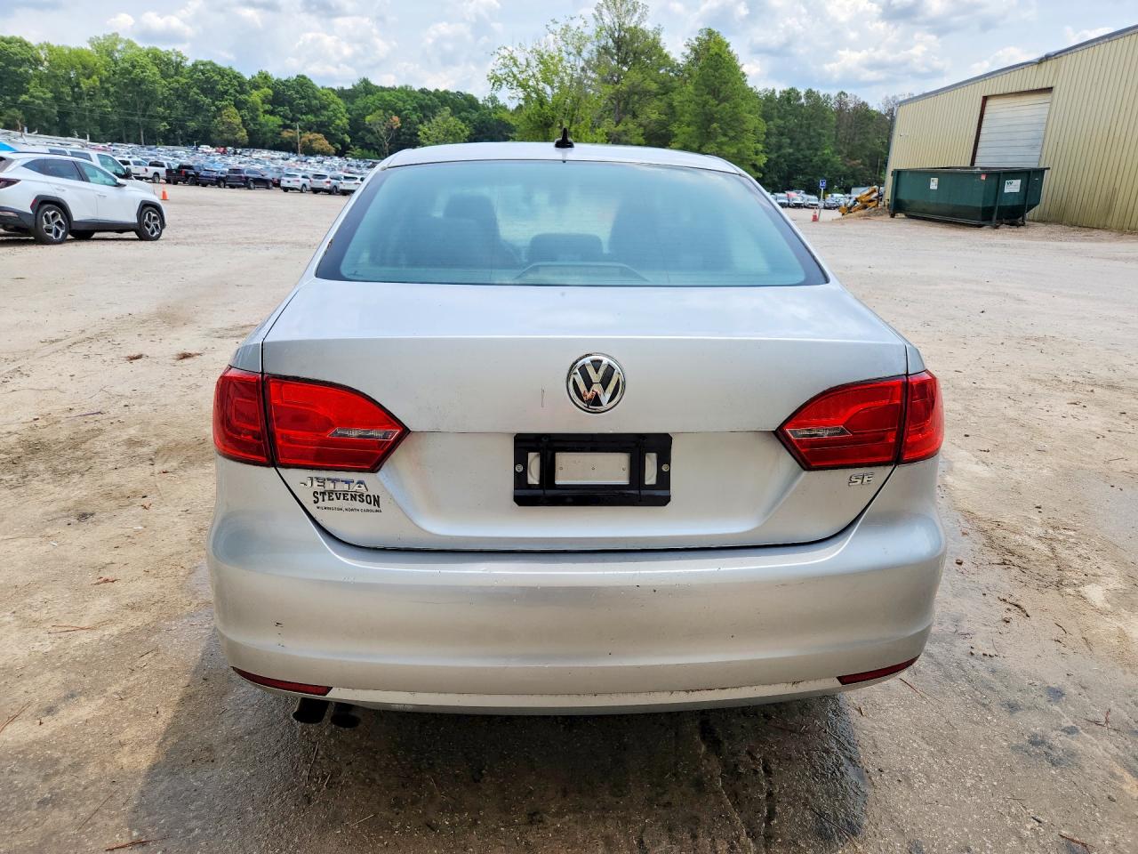 2014 Volkswagen Jetta VIN 3VWD17AJ4EM289447 COPART salvage auction — Minor Dent/Scratches, NC - DEALER ONLY CLEAN TITLE (P), sold $2,050 on 2026-07-07 (photo 6)