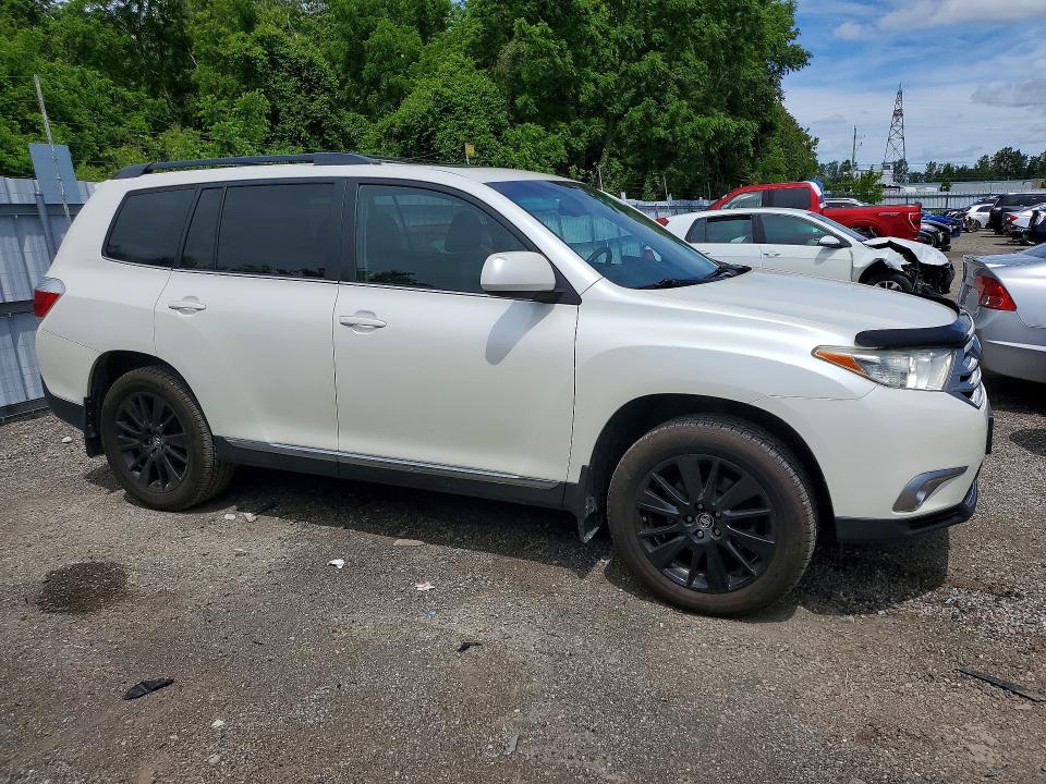 2013 Toyota Highlander VIN 5TDBK3EHXDS186099 COPART salvage auction — SIDE, On - Permit Salvage, sold $3,000 on 2026-07-28 (photo 4)
