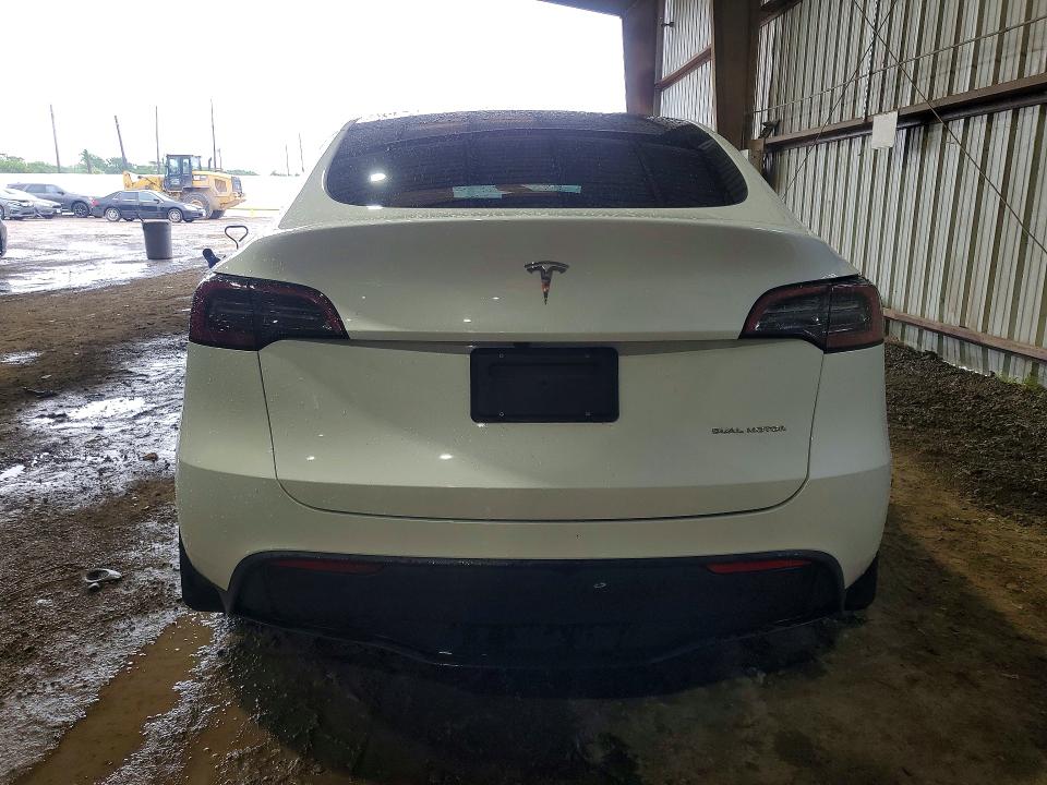 2024 Tesla Model y VIN 7SAYGAEE8RF193976 COPART salvage auction — FRONT END, Tx - Salvage Vehicle Title, sold $350 on 2026-07-30 (photo 6)