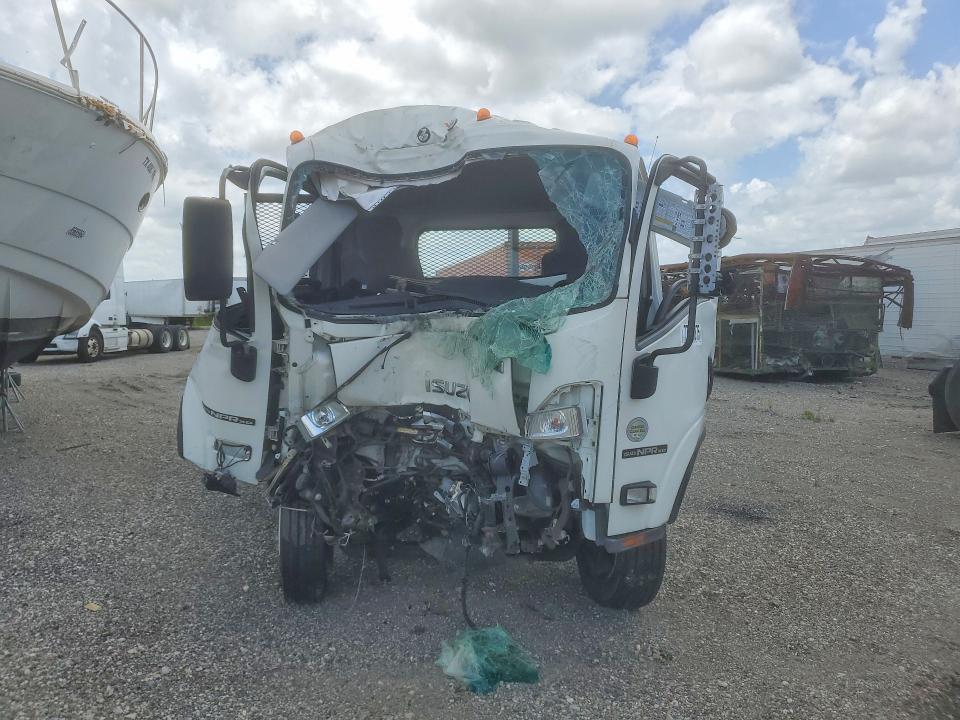 2023 Isuzu VIN JALC4W165P7K00766 COPART salvage auction — FRONT END, Tx - Salvage Vehicle Title, sold $2,800 on 2026-07-27 (photo 5)
