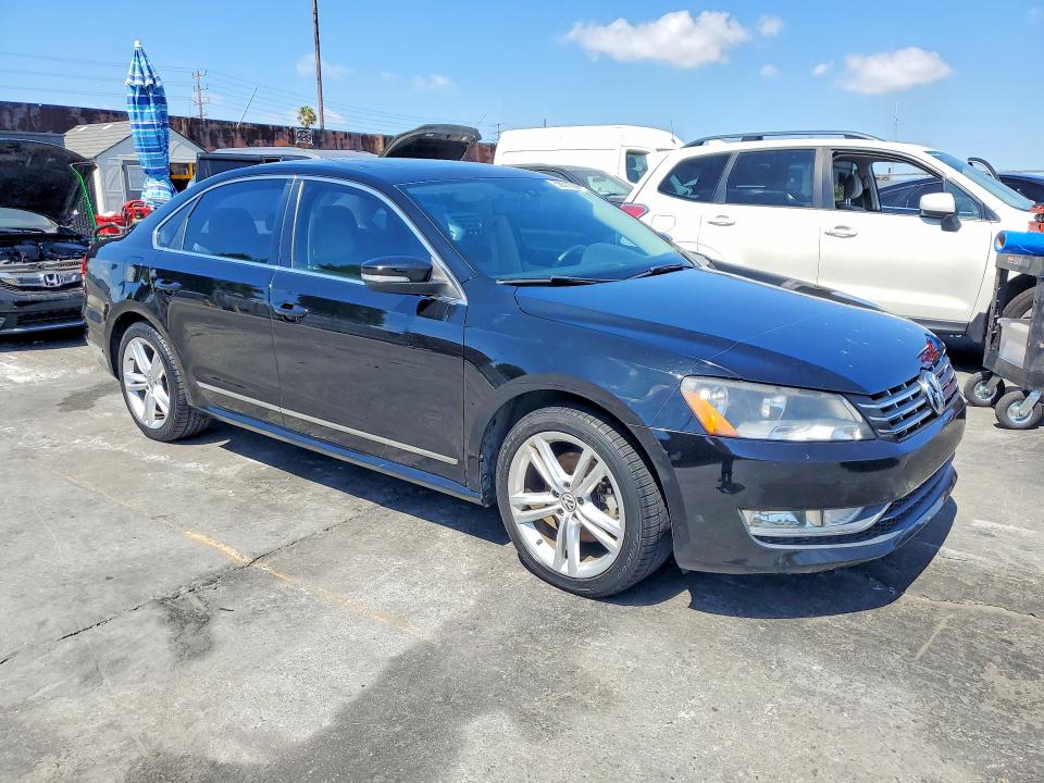 2014 Volkswagen VIN 1VWCN7A33EC047607 COPART salvage auction — NORMAL WEAR, Az - Dis/Dlr/Exp Only Clean Title, sold $725 on 2026-07-10 (photo 4)