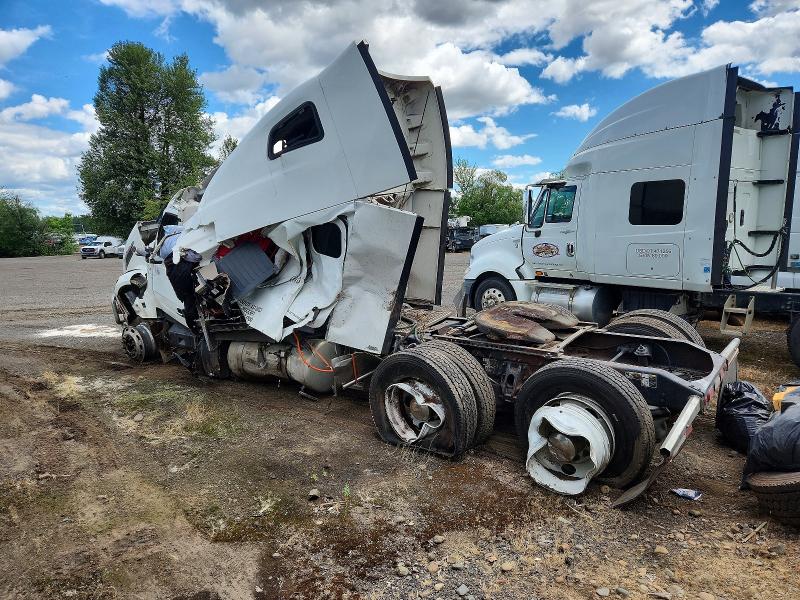 2022 Peterbilt All models VIN 1XPBD49X9ND803361 COPART salvage auction — ROLLOVER, OR - SALVAGE TITLE CERTIFICATE, sold $1,100 on 2026-07-30 (photo 3)