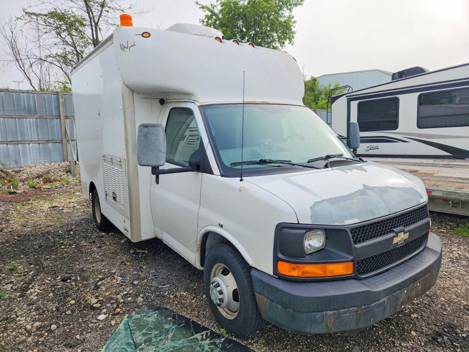 2006 Chevrolet Express 2500 VIN 1GBJG31U961219663 COPART salvage auction — NORMAL WEAR, WI - CERTIFICATE OF TITLE, sold $525 on 2026-07-09 (photo 4)