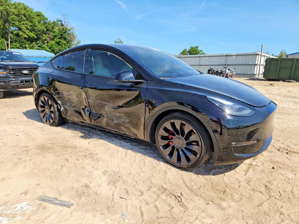 2024 Tesla Model y VIN 7SAYGDEF8RF039777 COPART salvage auction — SIDE, FL - CERT OF TITLE SLVG REBUILDABLE, sold $12,100 on 2026-07-24 (photo 4)