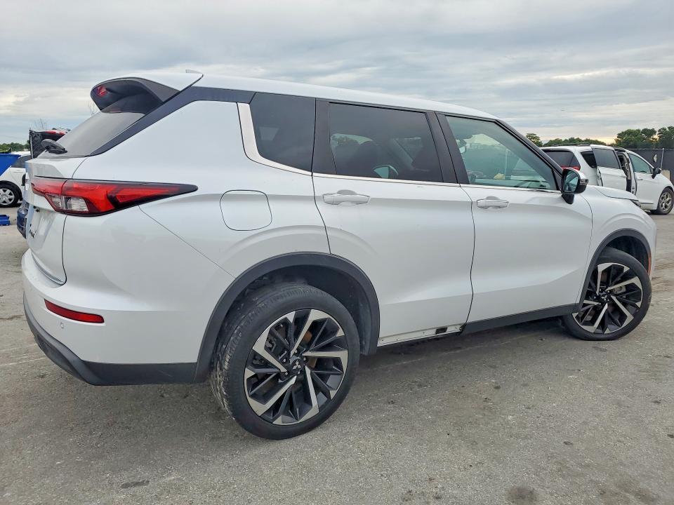 2022 Mitsubishi Outlander VIN JA4J3TA82NZ065852 COPART salvage auction — SIDE, Fl - Certificate Of Title (P), sold $8,800 on 2026-07-30 (photo 3)