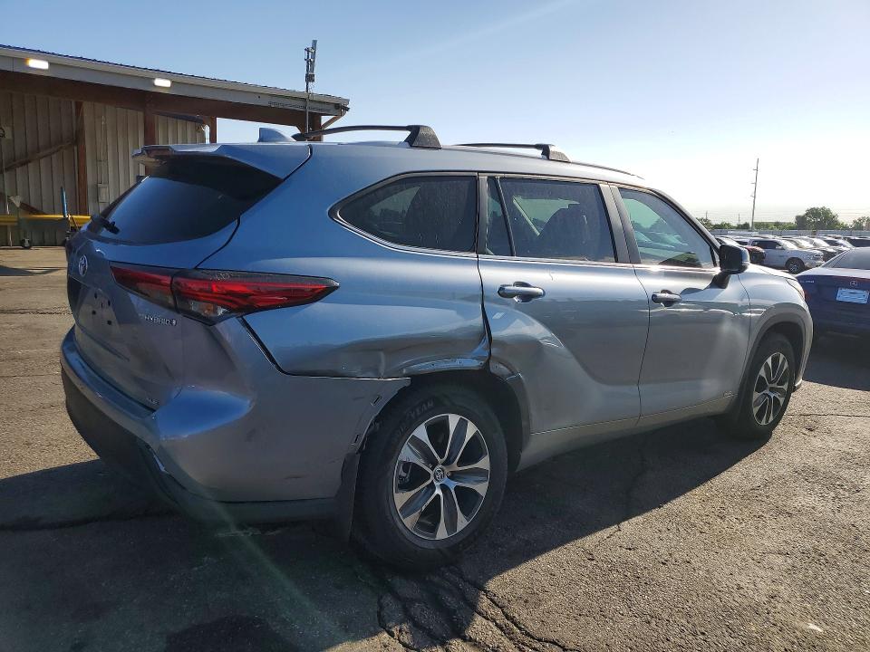2023 Toyota Highlander VIN 5TDKBRCH3PS598164 COPART salvage auction — REAR END, Co - Public - Salvage Title, sold $11,100 on 2026-07-30 (photo 3)